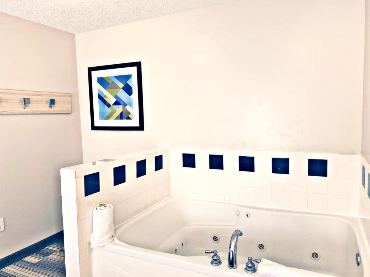 Express & By Ihg 2*