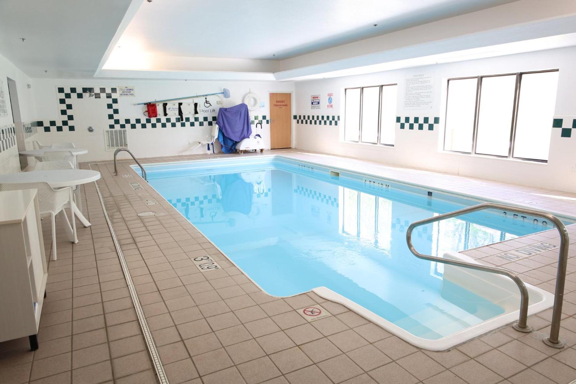Hotel Express & By Ihg Logansport