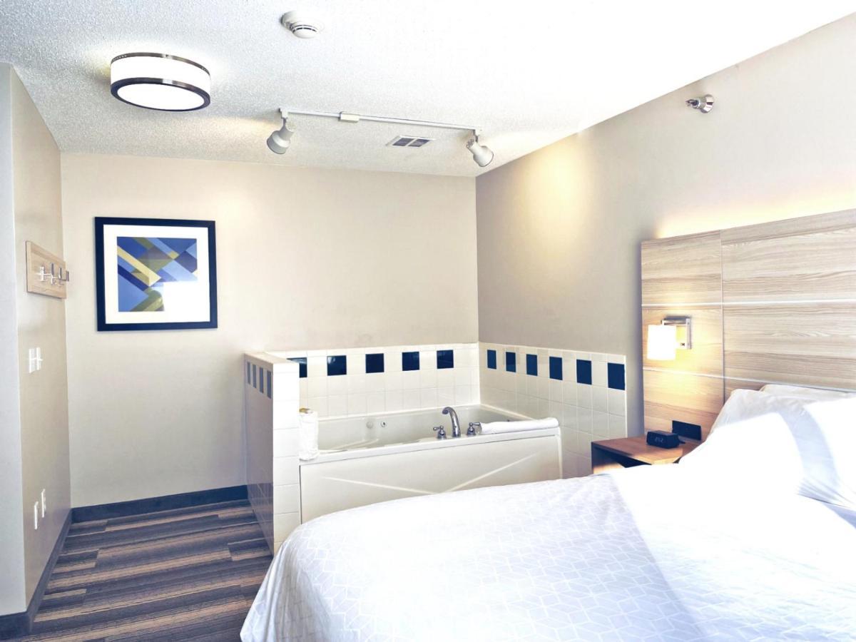 Express & By Ihg
